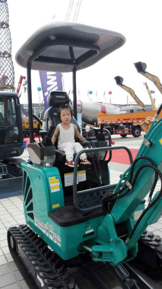 到“海博会”邂逅3499拉斯维加斯线路智能“两挖”精品