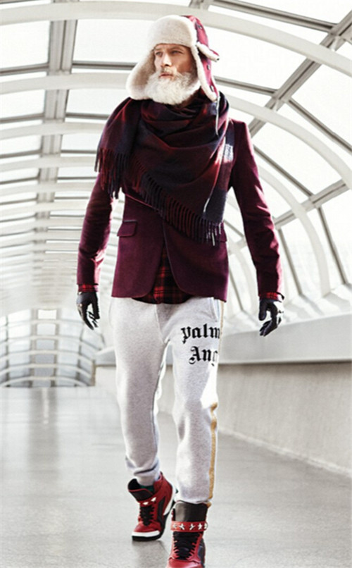 320名圣诞老人集体冲浪？八一八圣诞节奇闻趣事