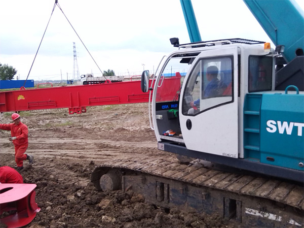 油田好副手——3499拉斯维加斯线路智能伸缩臂履带起沉机