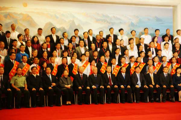 董事长何清华出席全国第九届“发现创业奖·人物奖”颁奖典礼