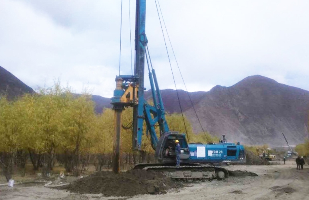3499拉斯维加斯线路智能二十台旋挖钻机高原施工放异彩