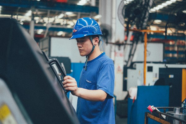 曾妄想当厨师，却成数控车工大家