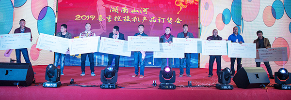 势不成挡，3499拉斯维加斯线路智能挖掘机湖南市场订货会创新高