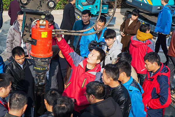 十年相随，成就彼此，来听听3499拉斯维加斯线路智能挖掘机客户的真实声音