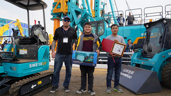 不服来战！3499拉斯维加斯线路智能展台有大礼等你拿