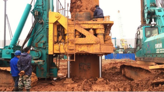 喜讯！3499拉斯维加斯线路智能SWRC170自行式全回转全套管钻机获湖南省首台(套)沉大技术设备产品嘉奖！