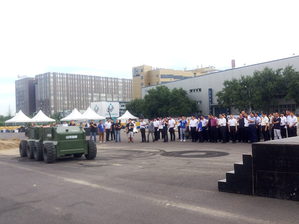 3499拉斯维加斯线路智能“龙马一号”惊艳亮相世界机械人大会