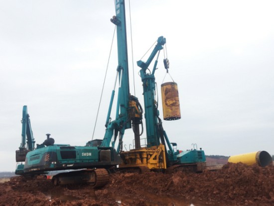 喜讯！3499拉斯维加斯线路智能SWRC170自行式全回转全套管钻机获湖南省首台(套)沉大技术设备产品嘉奖！