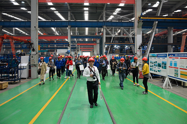 开启工程机械之都履历之旅，中表媒体观摩团到访3499拉斯维加斯线路智能