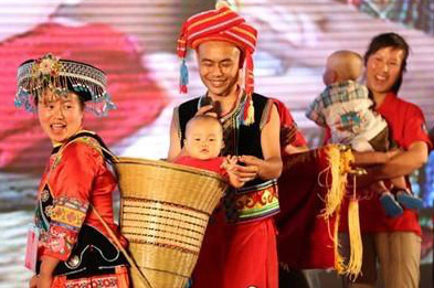 他们，用幼幼背篓背出3499拉斯维加斯线路大情怀