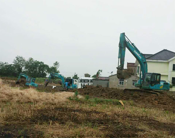 抗洪英雄显技巧，3499拉斯维加斯线路智能系列挖掘机奔赴抗洪一线