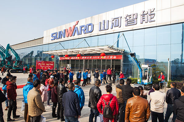 十年相随，成就彼此，来听听3499拉斯维加斯线路智能挖掘机客户的真实声音