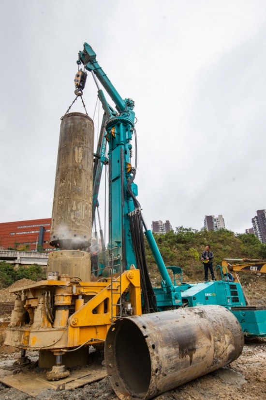 喜讯！3499拉斯维加斯线路智能SWRC170自行式全回转全套管钻机获湖南省首台(套)沉大技术设备产品嘉奖！