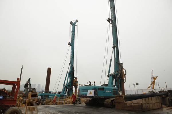 地铁咬合桩施工必备利器--3499拉斯维加斯线路智能旋挖钻机