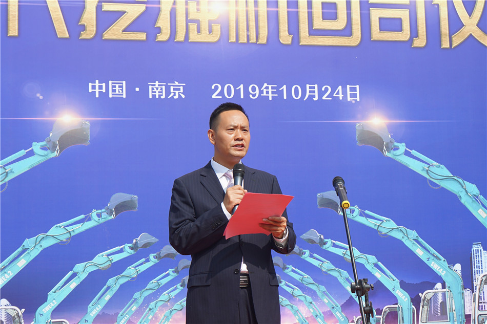 服役15年，超过20000幼时！元老级挖机接“回家”！