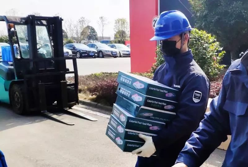 用餐安全有新招，3499拉斯维加斯线路智能4000个保温饭盒送员工