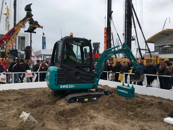 “三个率先」毓示3499拉斯维加斯线路挖掘机欧洲发展过程