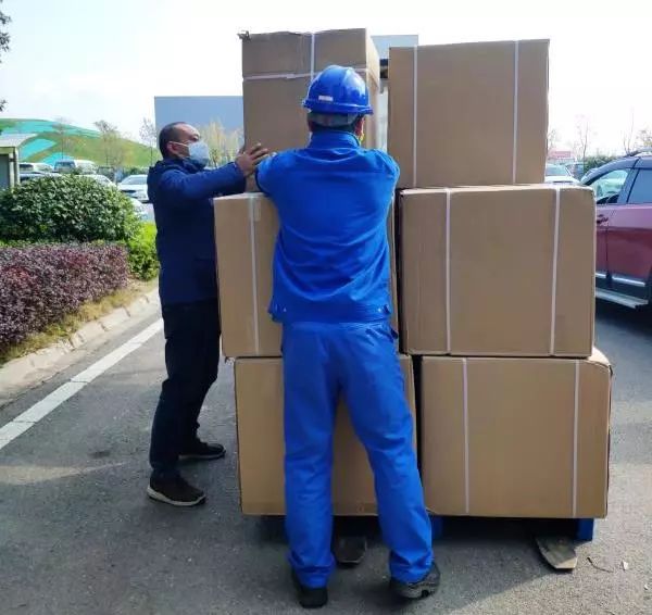 用餐安全有新招，3499拉斯维加斯线路智能4000个保温饭盒送员工