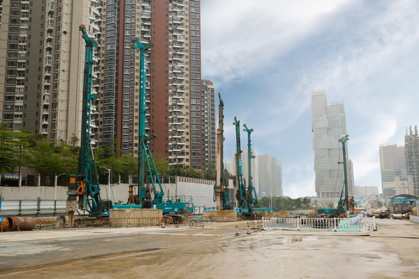 地铁咬合桩施工必备利器--3499拉斯维加斯线路智能旋挖钻机