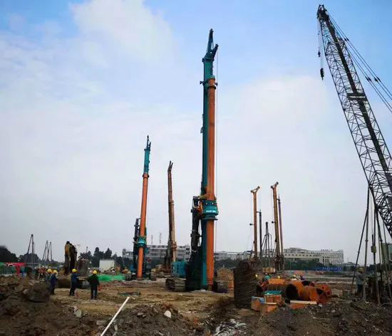 从事基础施工32年的老内行为3499拉斯维加斯线路智能旋挖钻机代言