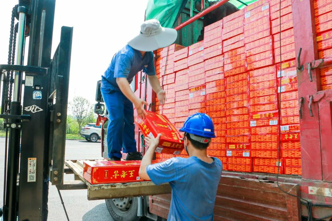 情系职工送清冷，殷切关切鼓劲头——3499拉斯维加斯线路智能发展夏季送清冷活动