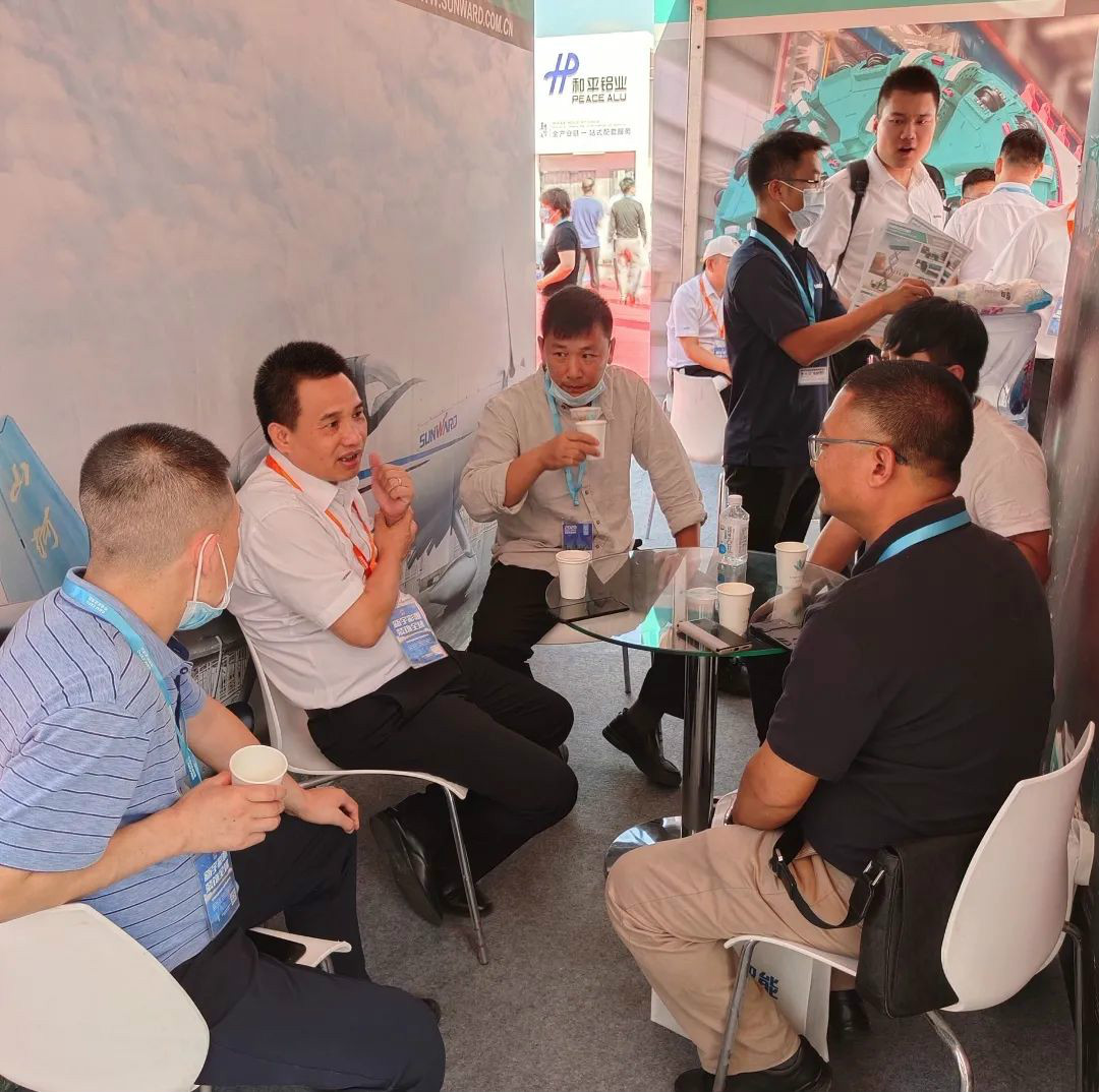 3499拉斯维加斯线路智能高空作业设备“吸睛”雄安展