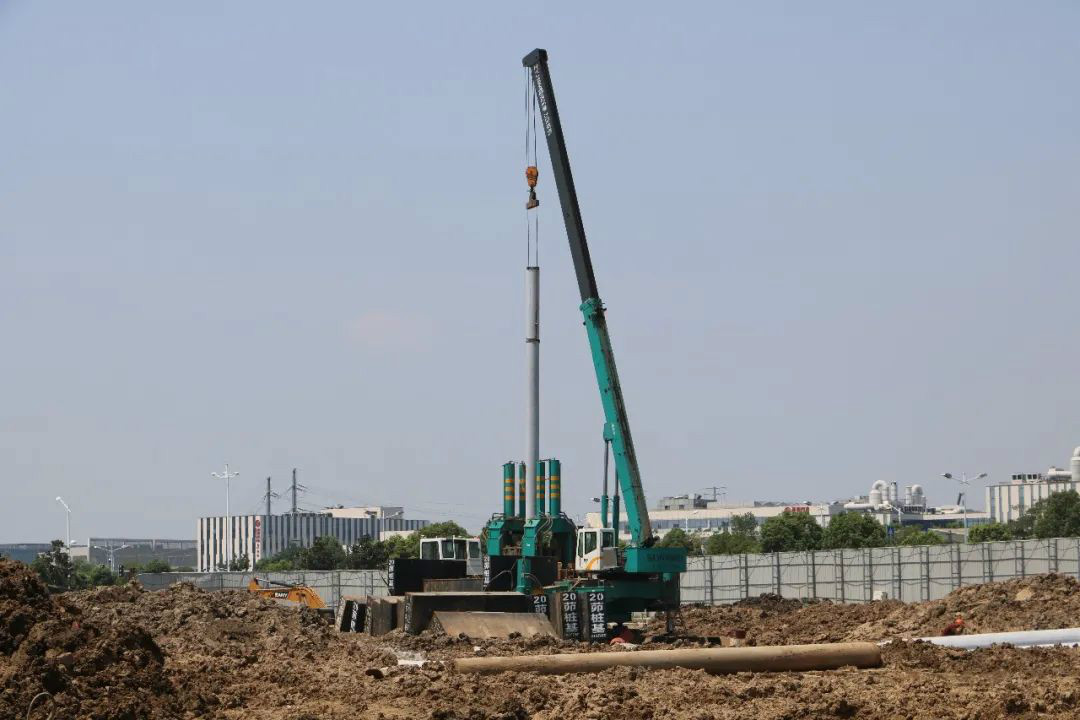 液压静力压桩机从1台到21台，他只用了8年！