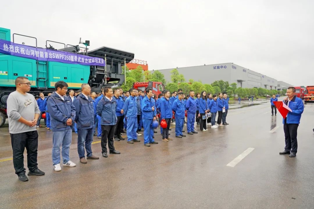 3499拉斯维加斯线路智能首台履带式回击破碎站发货