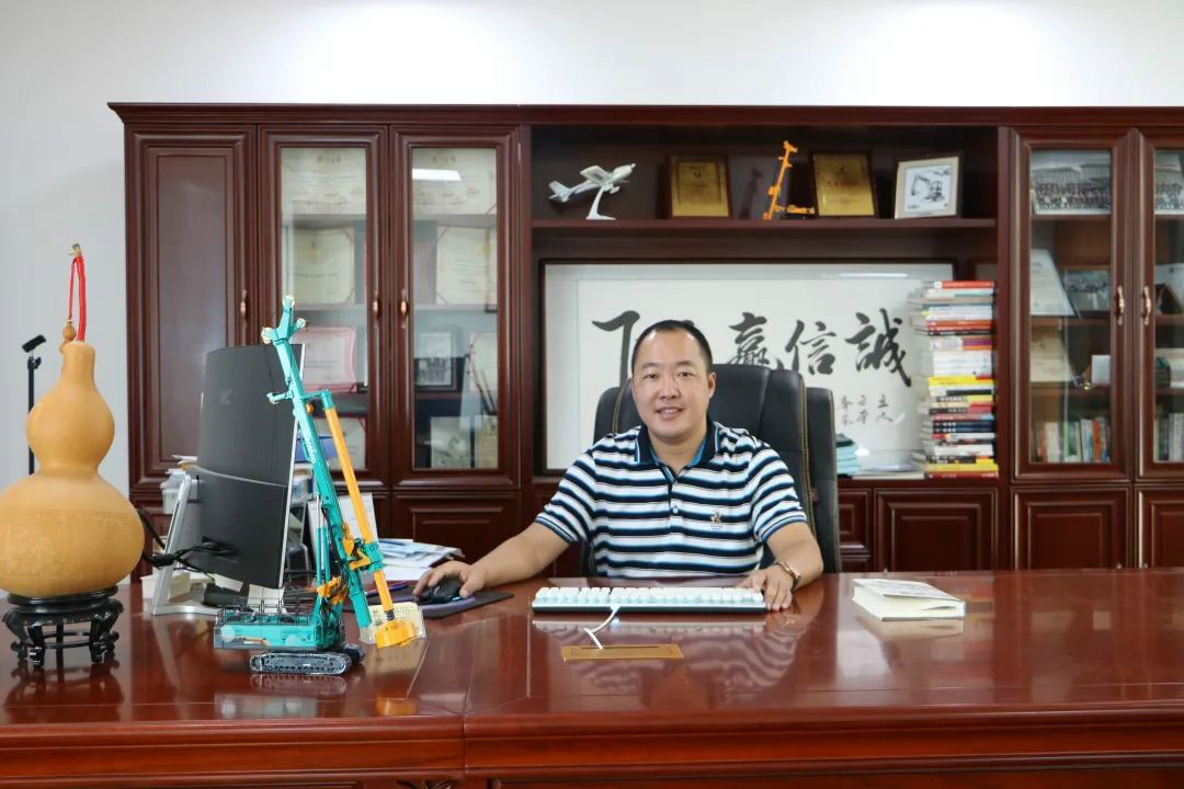 从鞋厂老板到桩工“大烙妆，他以一台静力压桩机撬动财富杠杆