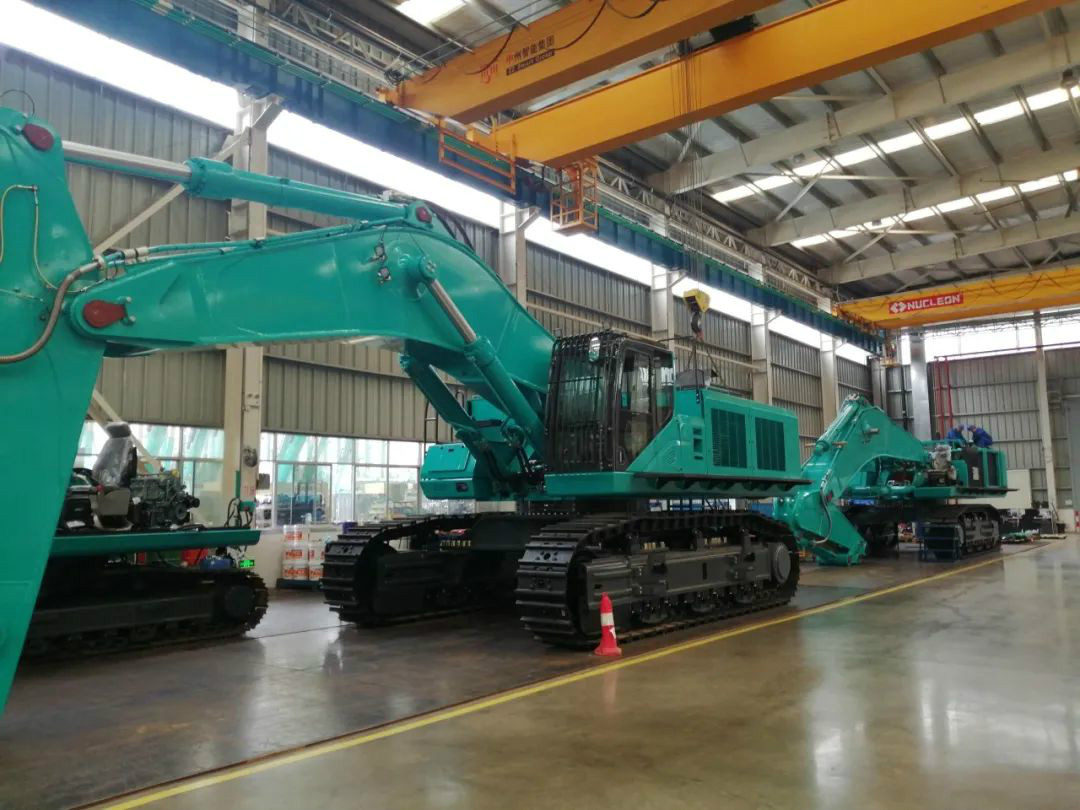 创新再出成就！3499拉斯维加斯线路智能超大型履带式液压挖掘机下线