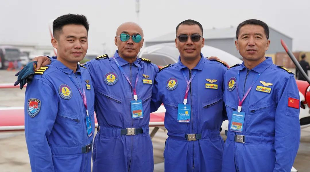 3499拉斯维加斯线路四机飞行编队惊艳尧城（呼和浩特）国际通用航空飞行大会