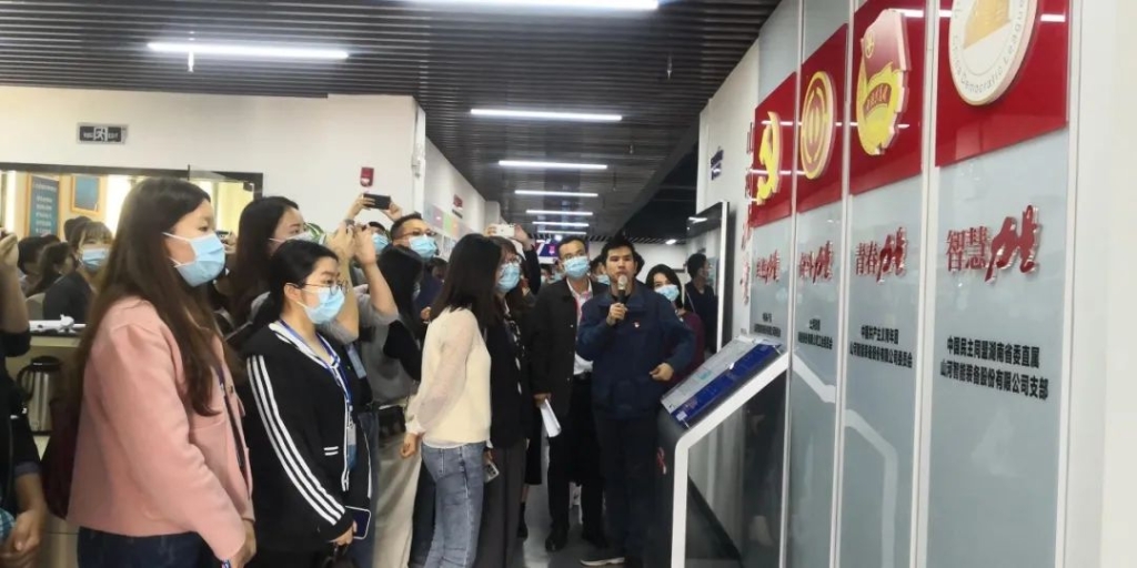 省基层团干部培训班成员来3499拉斯维加斯线路智能参观互换