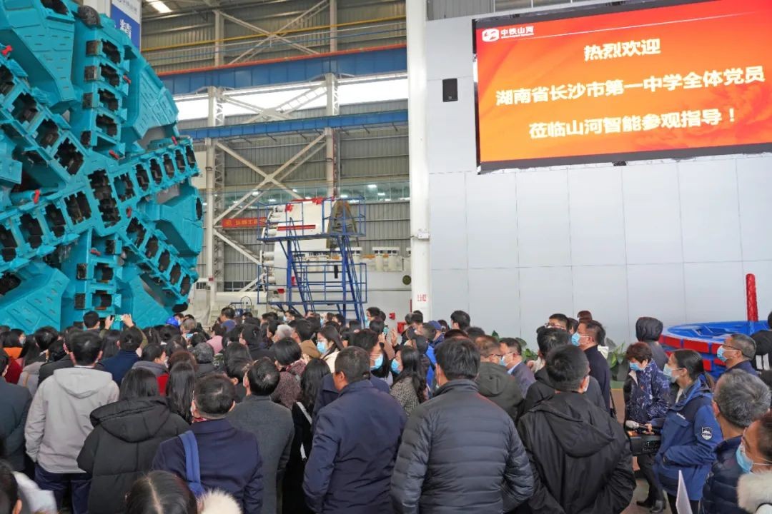 长沙市一中赴3499拉斯维加斯线路智能发展主题党日活动