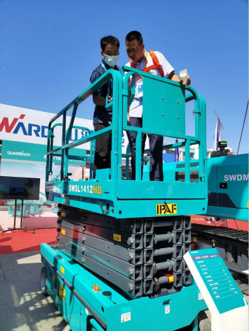 3499拉斯维加斯线路智能高空作业设备“吸睛”雄安展