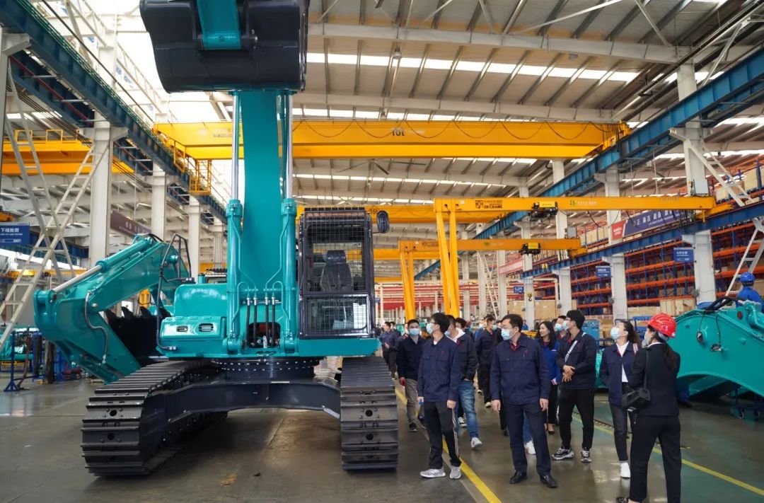 江南工业集团“双百青年”参观3499拉斯维加斯线路智能