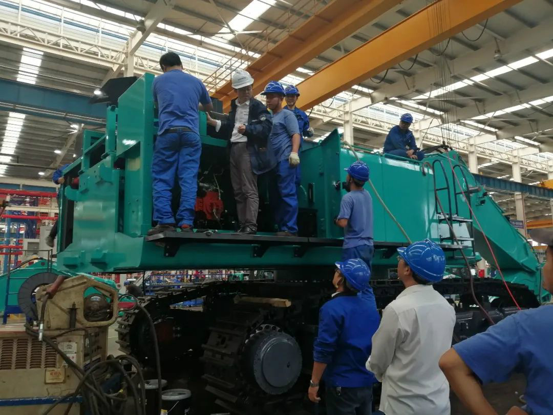 创新再出成就！3499拉斯维加斯线路智能超大型履带式液压挖掘机下线