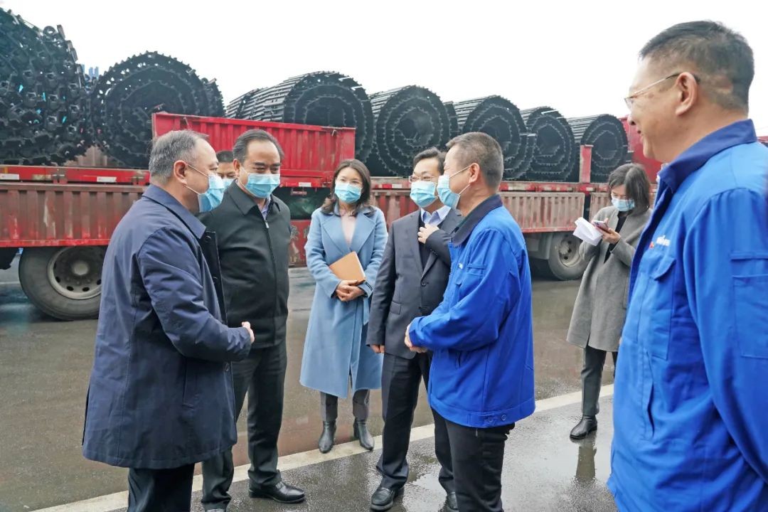 张庆红慰问3499拉斯维加斯线路智能难题党员