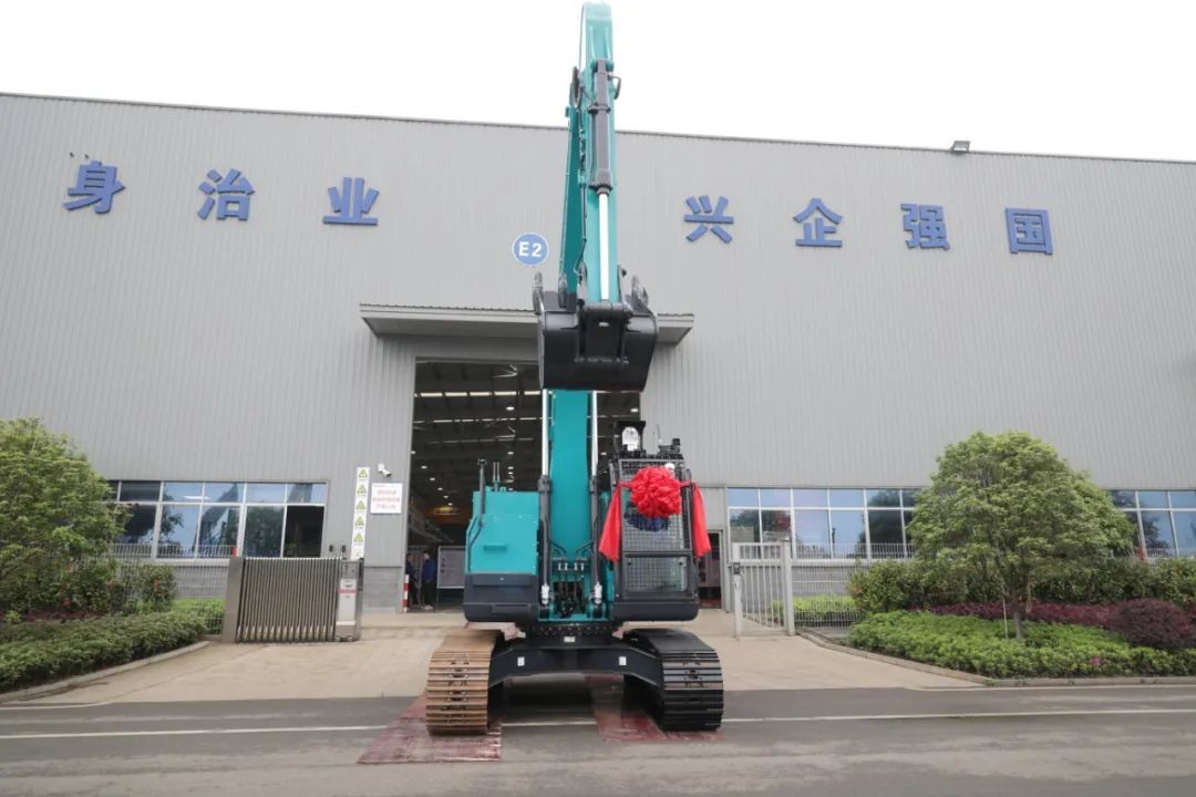 全国首台！3499拉斯维加斯线路智能SWE240FED电动智能挖掘机下线