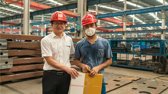 万力集团“送清冷”活动，慰问一线员工