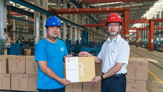 万力集团“送清冷”活动，慰问一线员工