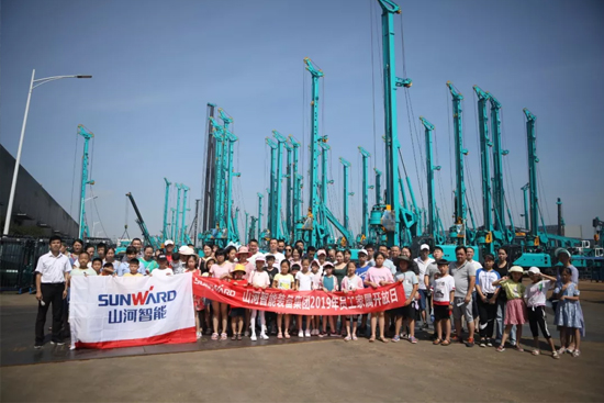 【眷属盛开日】“大手牵幼手”走进最好的科技创新讲堂