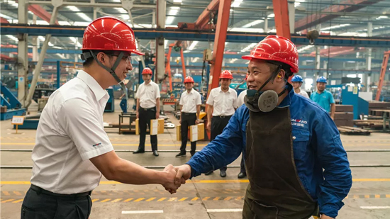 万力集团“送清冷”活动，慰问一线员工