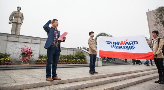 爱岗敬业，践行雷锋心灵