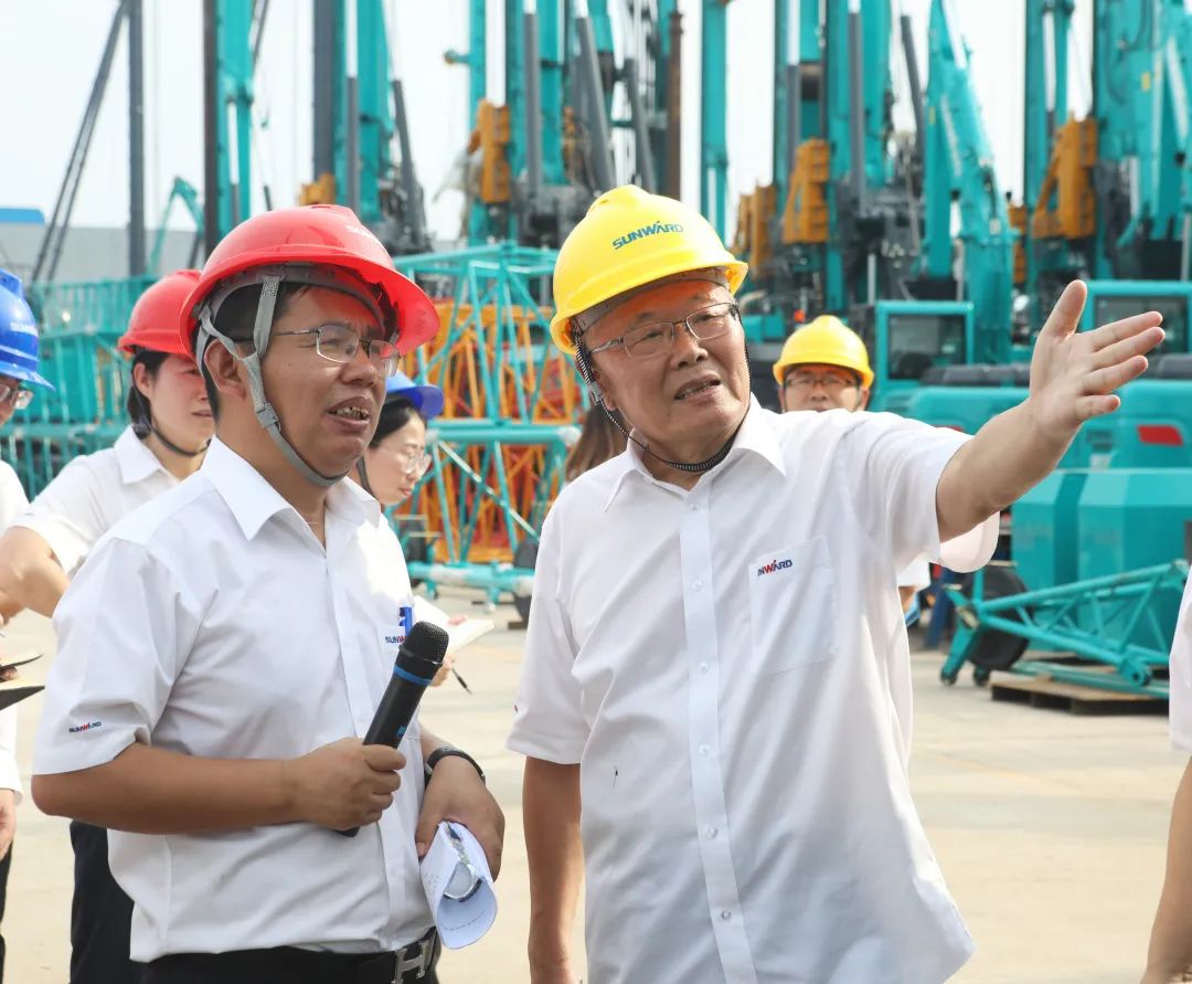 双鹰飞舞，“E”往无前！——3499拉斯维加斯线路智能新一代E系列起沉机下线！