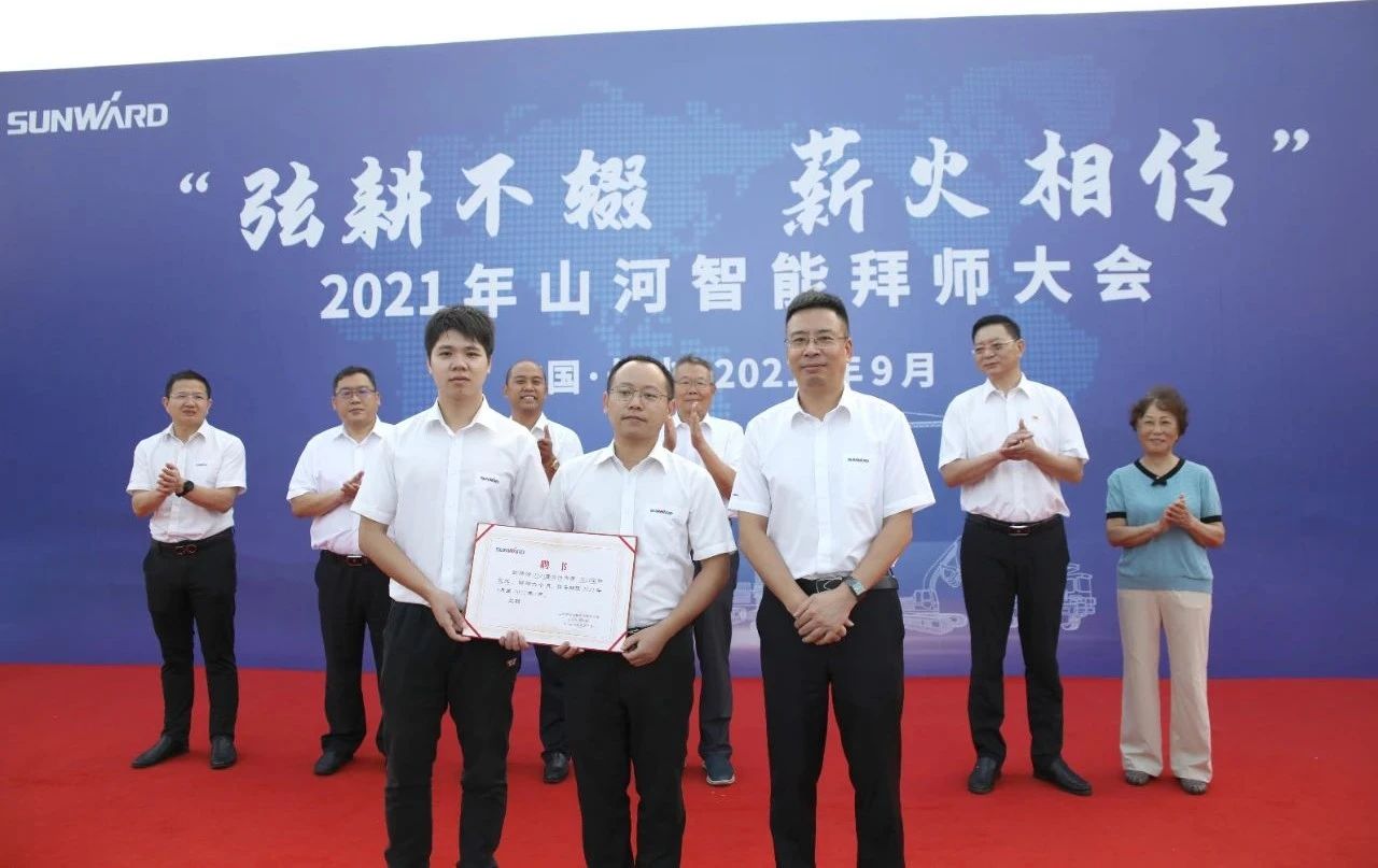 百人齐聚拜师恩 | 3499拉斯维加斯线路智能“传助带”人才造就模式为公司发展积储力量