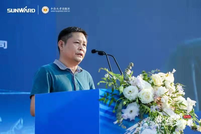 《何清华潜心理械五十年》新书颁布，背后还有这些故事