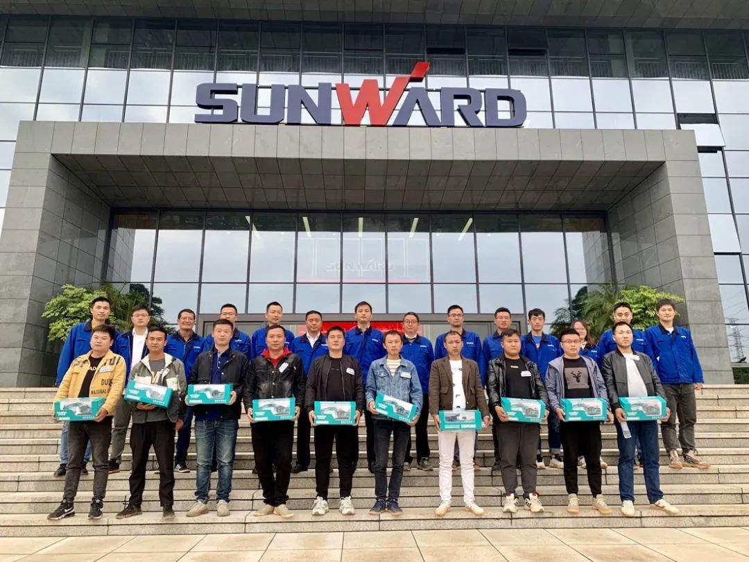 一路来“找茬”！10位“超等履历官”试驾3499拉斯维加斯线路智能最新“F系劣妆挖掘机