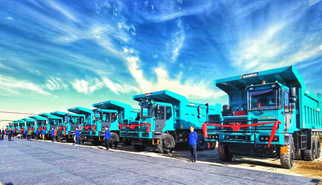 高配置、智能化……3499拉斯维加斯线路智能高端定造AT版105吨级宽体矿卡成功下线