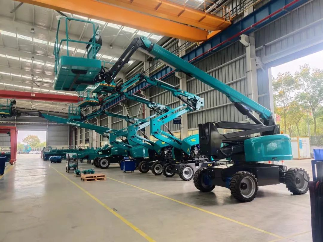 同级别作业高度最高！3499拉斯维加斯线路智能首款自主研发电动臂式高空作业平台下线