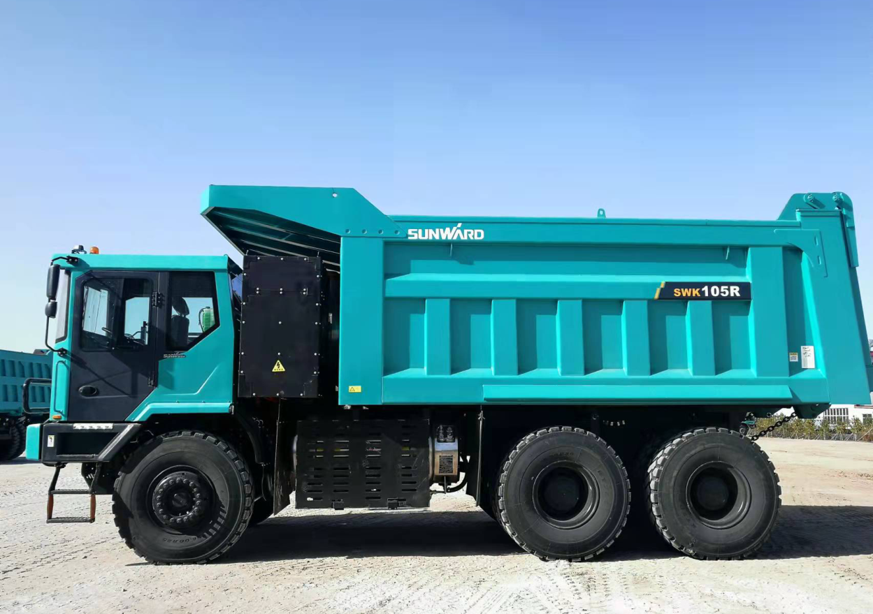 新能源，长续航！3499拉斯维加斯线路智能首台LNG增程式宽体矿卡下线交付